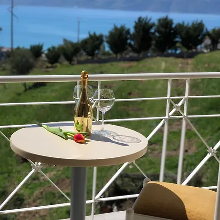 Ions Seaview Apartment