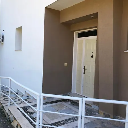 Ions Seaview Apartment